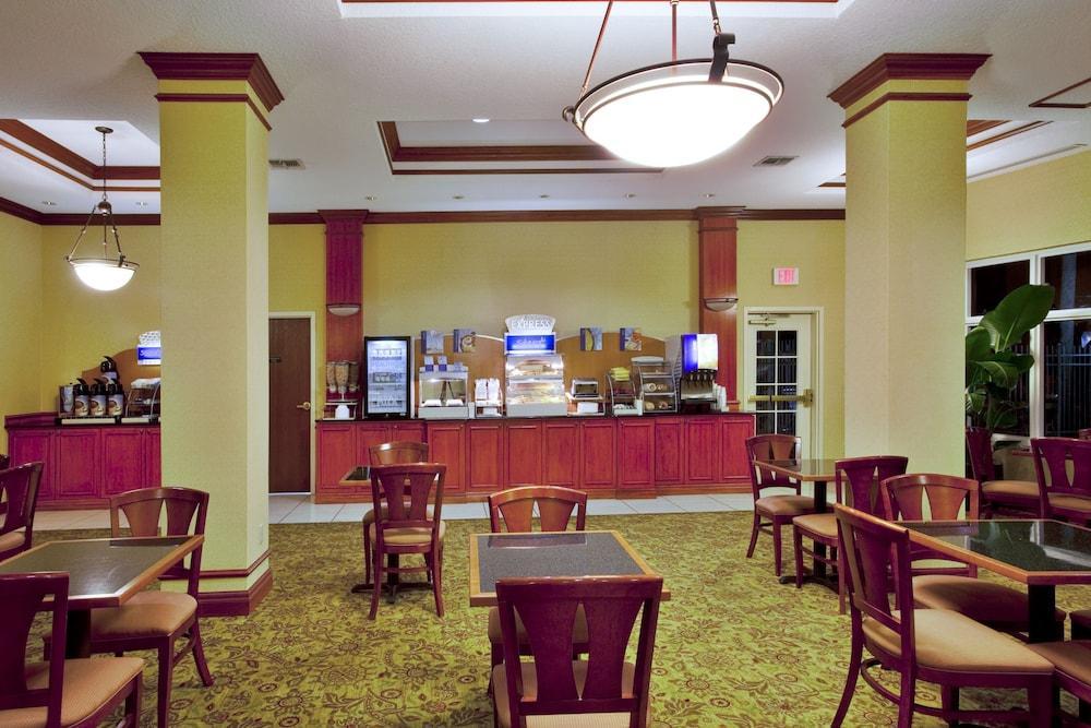 Holiday Inn Express St. Petersburg North / I-275 By Ihg Exterior photo