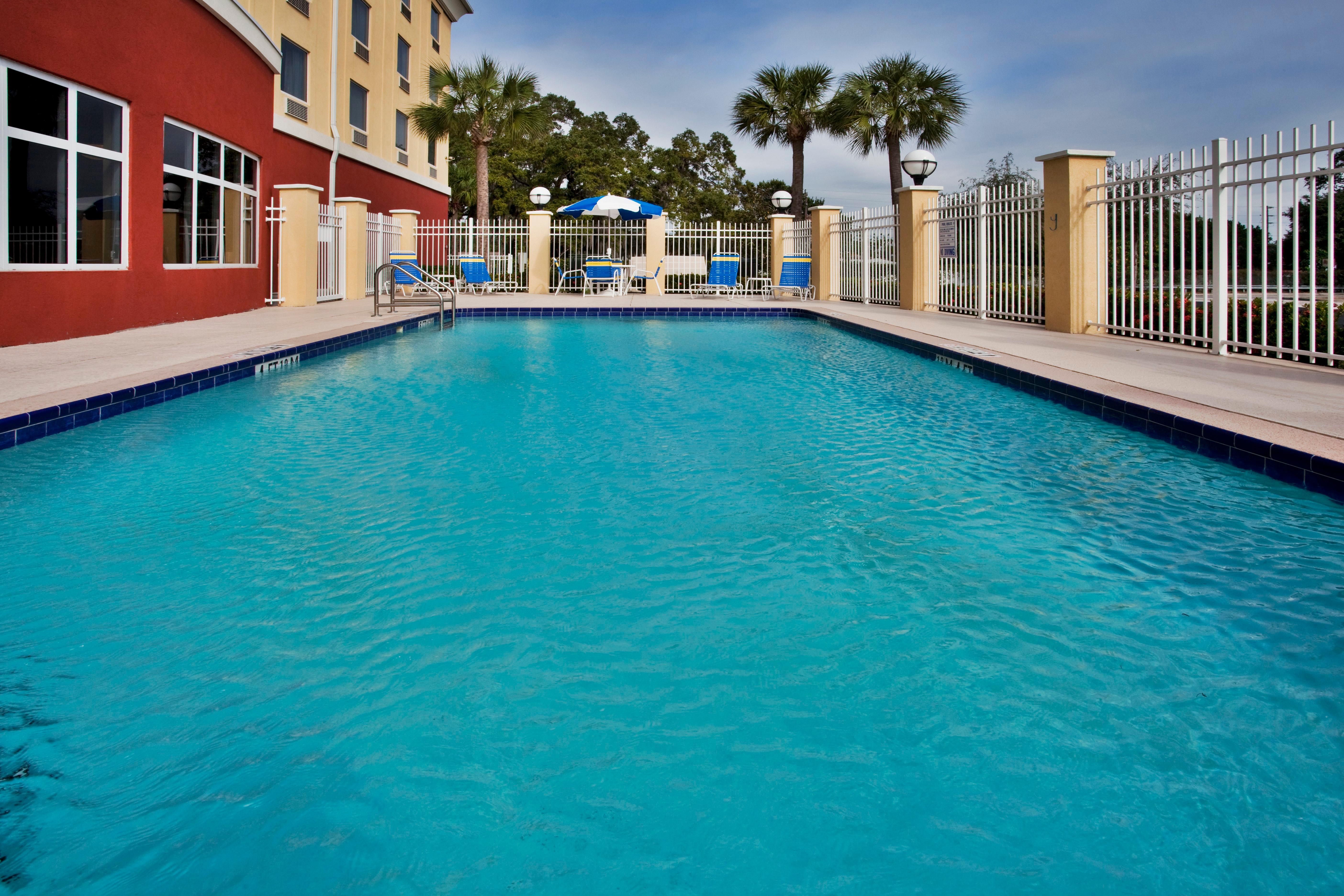 Holiday Inn Express St. Petersburg North / I-275 By Ihg Exterior photo